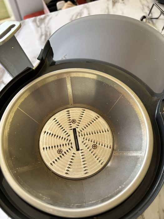 Продаю соковыжималку