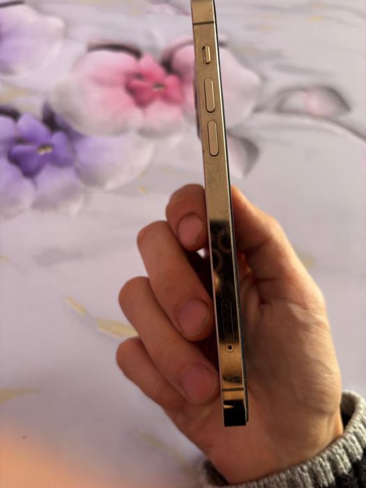 Продам айфон 12 про