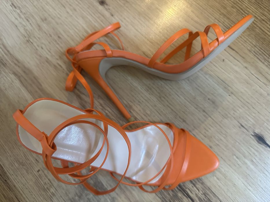 Нови оранжеви сандали 37 номер!