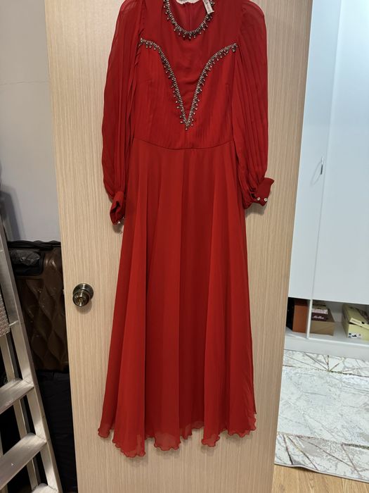 Платье продам срочно