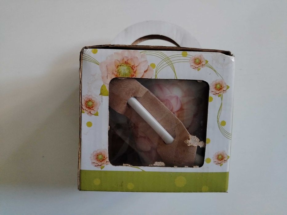 Продавам керамична чаша за чай или кафе с бъркалка