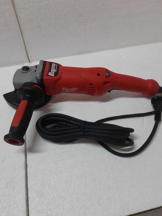 Polizor unghiular Milwaukee cu variator de turatie