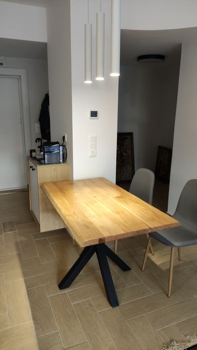 Трапезна маса от масив дъб с метални крака