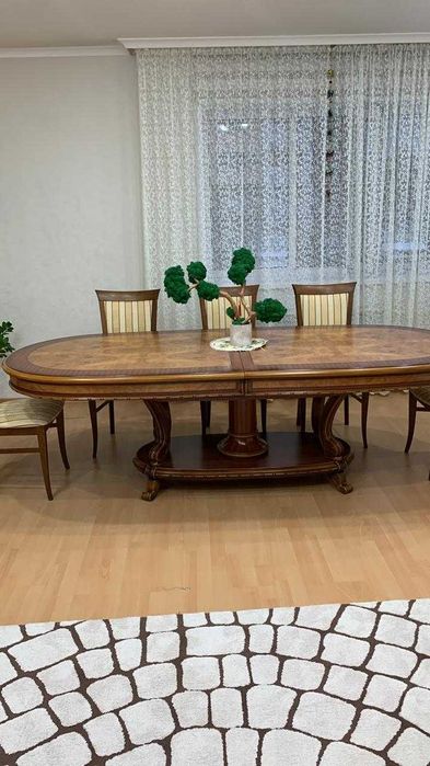 Продаю стол и 8 стульев, г. Караганда