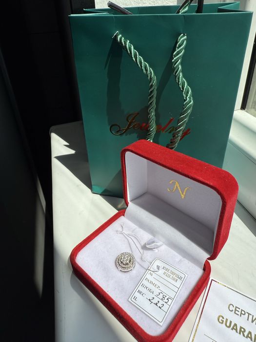 Продаю шикарный кулон подвес  бриллиантами белое золото 585 0.80 карат