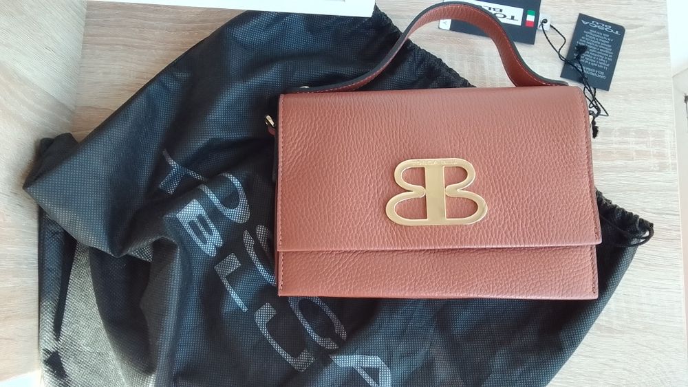 Кожена чанта Tosca Blu Livigno с релеф