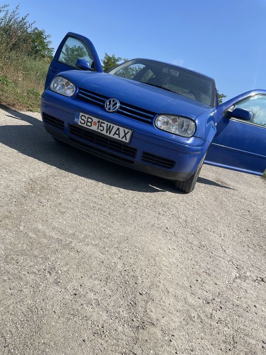 Vand golf 4 an 2001 trage extrem de. Bine