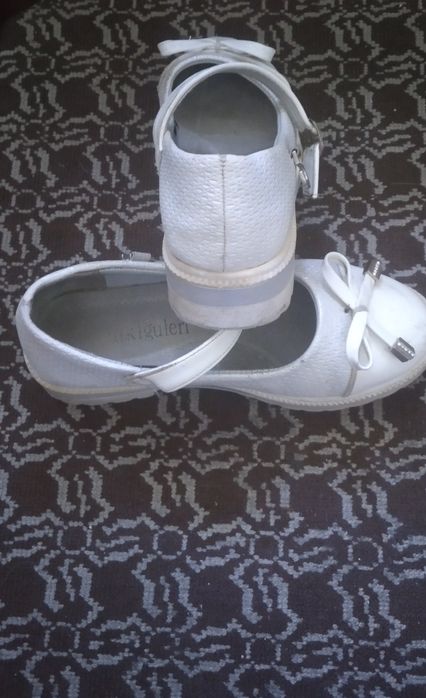 Красивые туфельки на девочку.