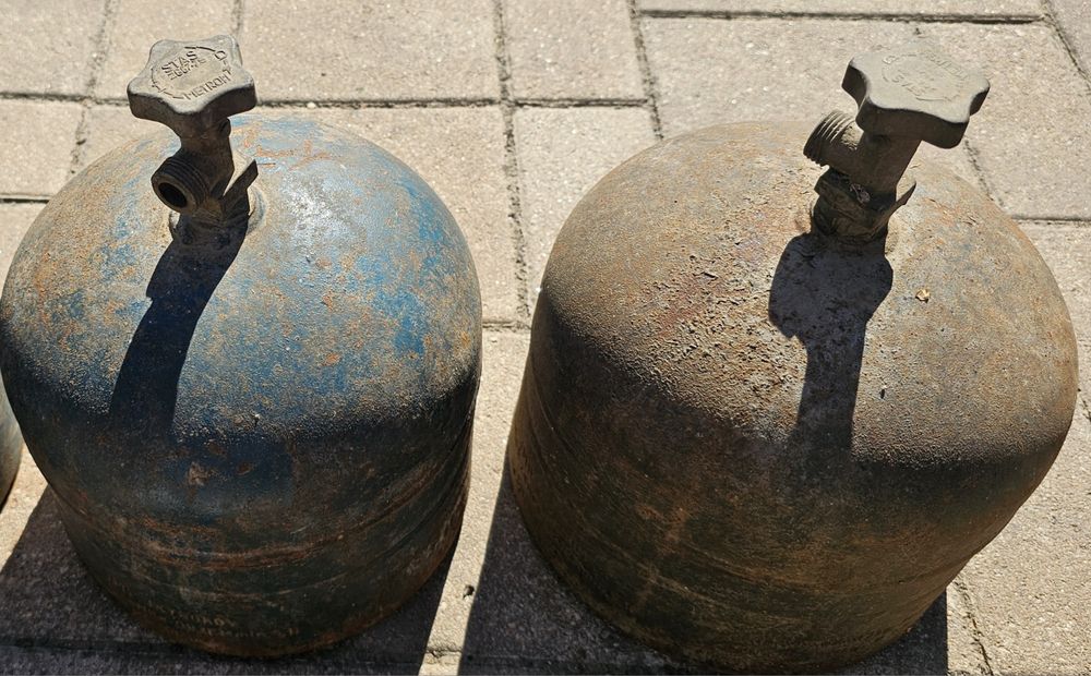 Vând 2 Butelii Camping, 5 Litri, În Stare Foarte Bună