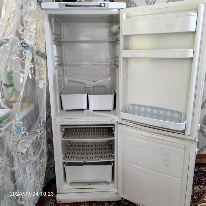 Холодильник Indesit