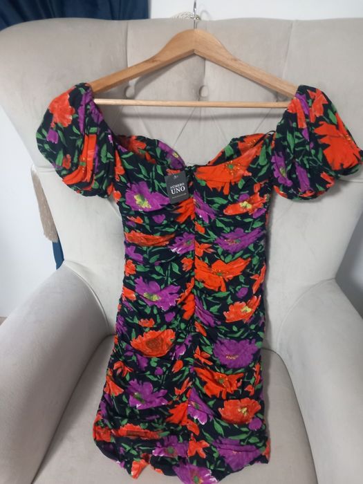 Rochiță înflorat cu umerii goi măsură XS Zara