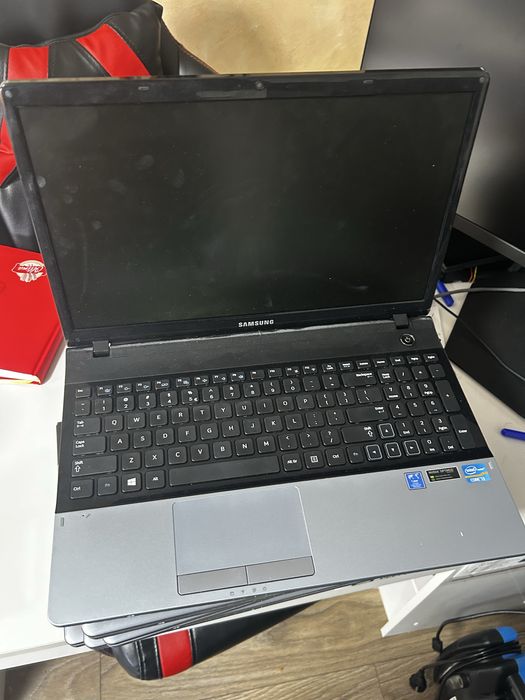 Laptop Samsung np300e5x
