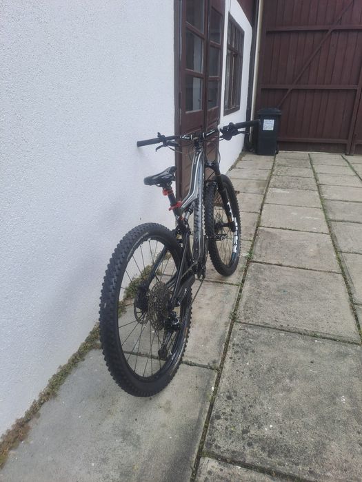 Vând bicicletă cu specialized