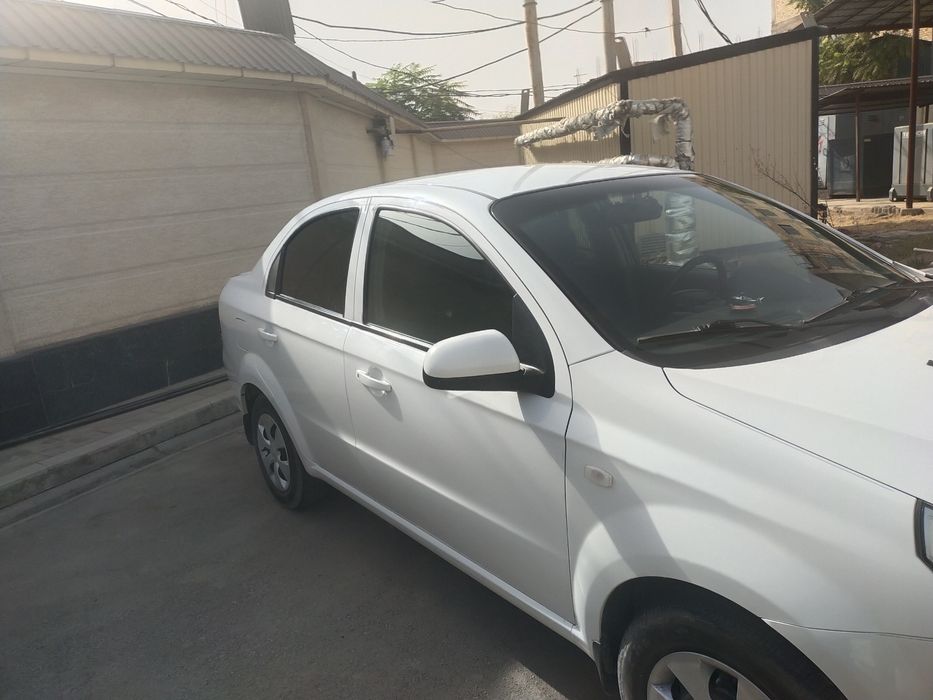 Нексия 3 сотилади