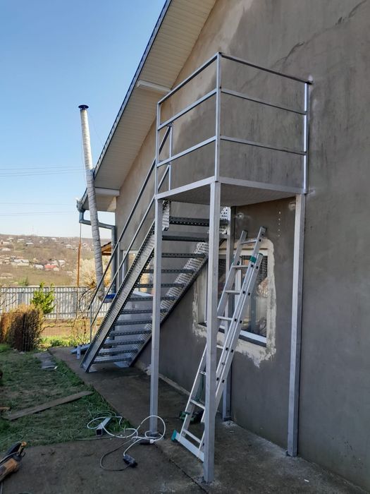 Scara metalica zincata de exterior 5m