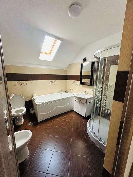Casa de vanzare cu 5 camere - fara agentii