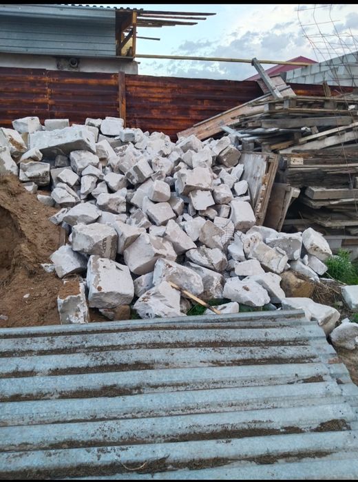 Дрова и остатки газоблоков