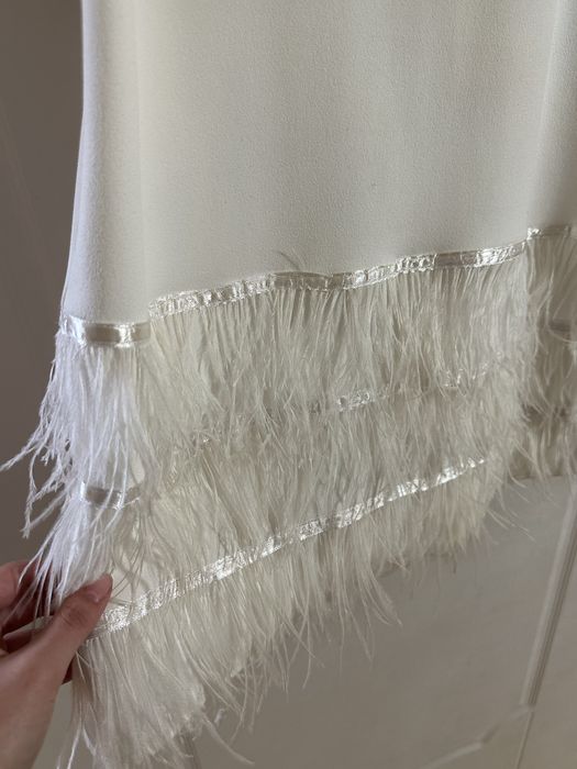 Бяла рокля с перли