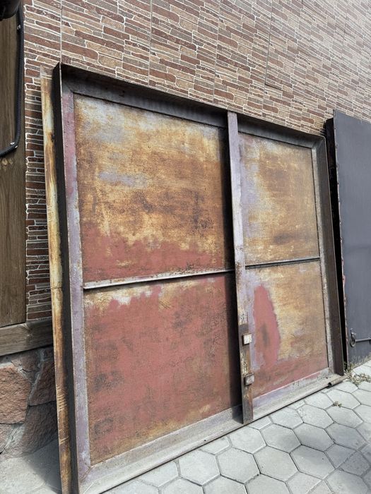 Продам ворота, чермет, самовывоз