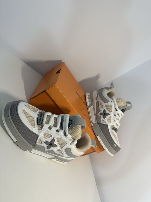 Louis vuiton skate gray