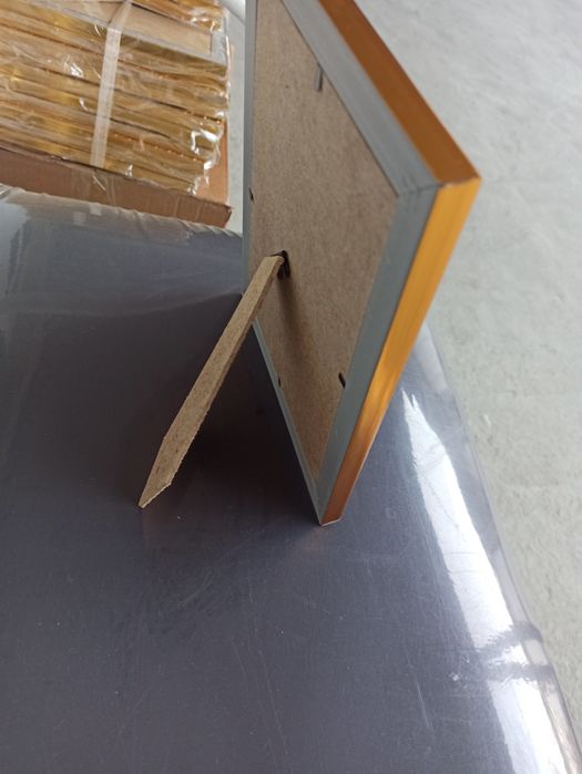 Продаётся A5 рамка для фото новая размеры  15/20 см

Новая 

Стоимость