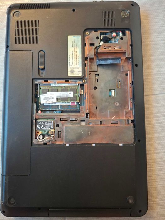 Два лаптопа за части