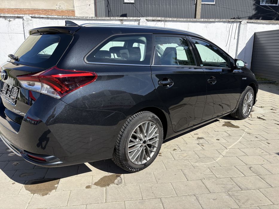 -- Toyota Auris Hybrid  2016 --