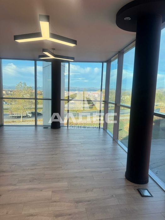 Дава се под наем Офис в София, Враждебна - 39 кв.м за 438.6 € - Снимка #1