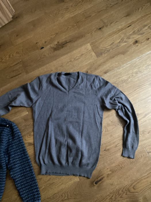 Pulovere maro si gri