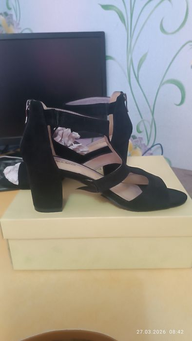 Продам Босоножки