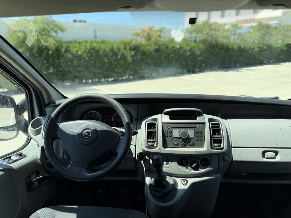 Opel vivaro 2.0d 2009 propietar fiscal pe loc
