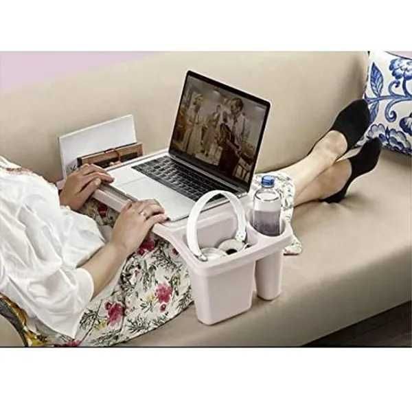 Удобна маса за поставяне на лаптоп, чаша и телефон