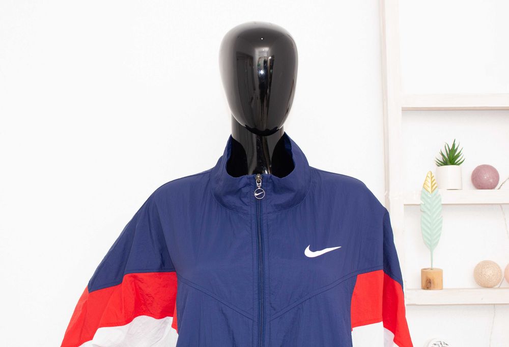 Nike оригинално дамско яке ретро серия ултра леко windbreaker S ново
