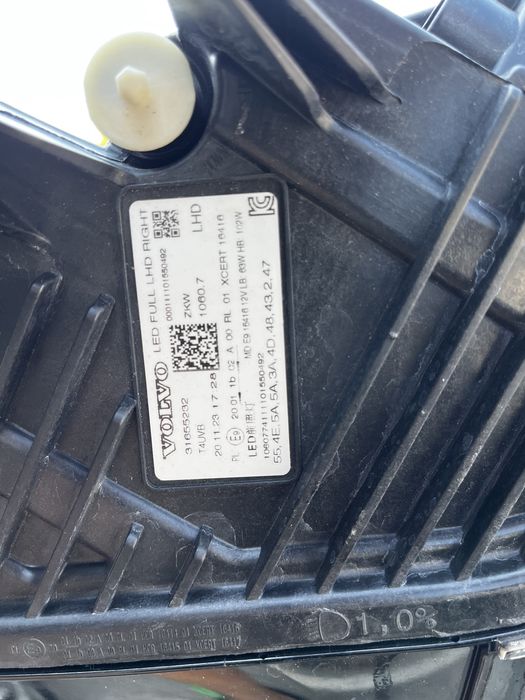 Десен фар VOLVO XC60 2023