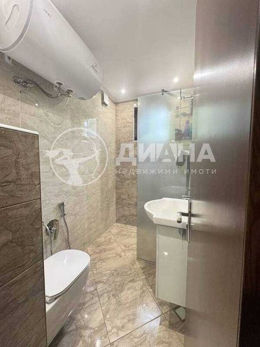 Продава се Тристаен апартамент в Пловдив, Христо Смирненски - 90 кв.м за 1945 €/кв.м - Снимка #11