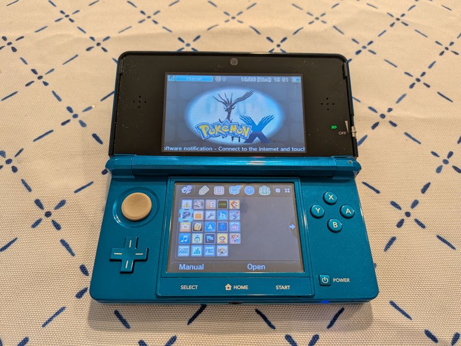Nintendo 3DS + Pokemon X + Pokemon Moon