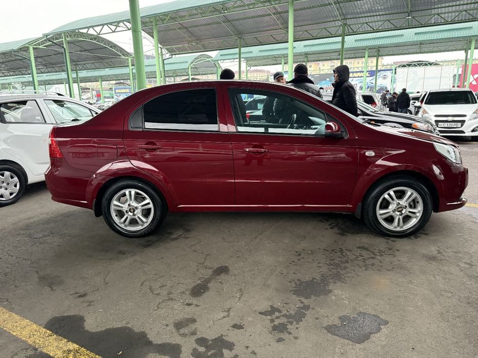 Nexia 3 avtomat sotiladi