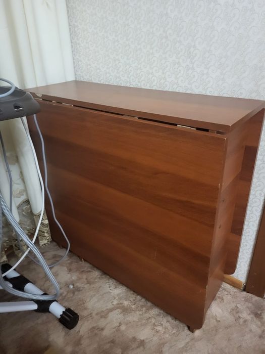 Стол стулья в гостиную