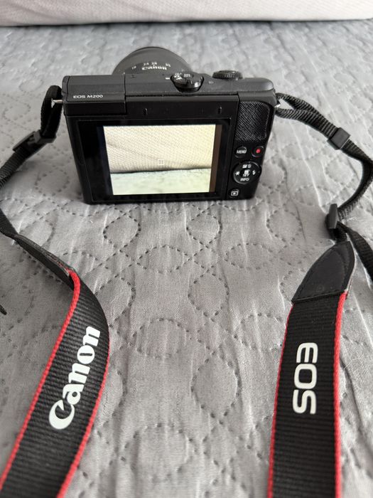 Canon EOS M200 folosit foarte putin