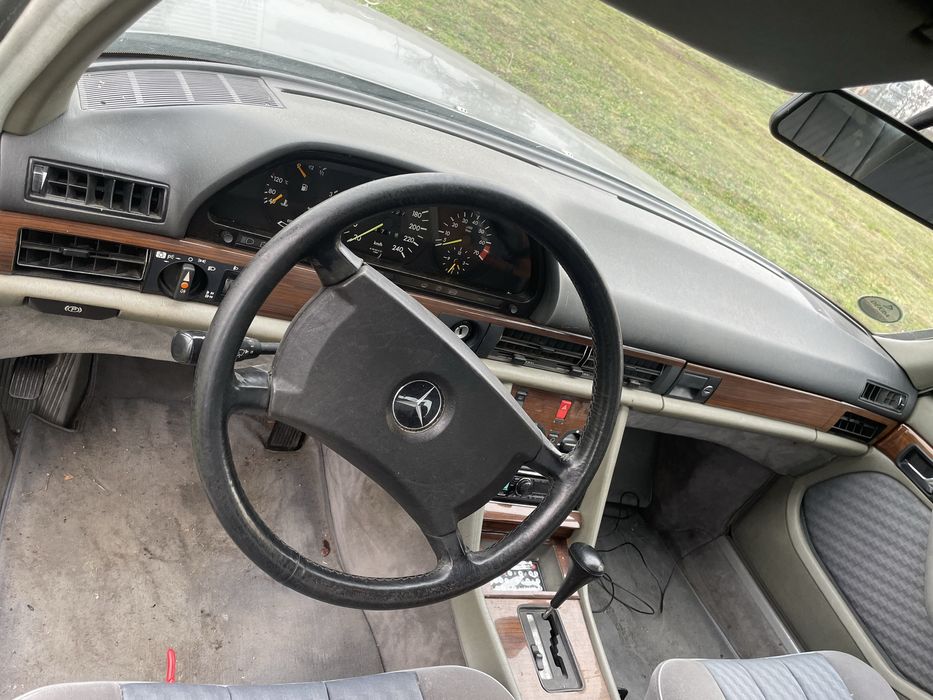 Mercedes 260 SE W126