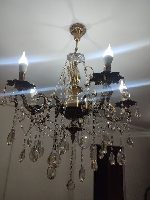 Люстра срочно почти новая