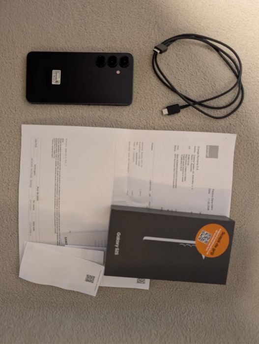 Vând schimb Samsung S25 5G, nou, 0 cicluri, 100% baterie.