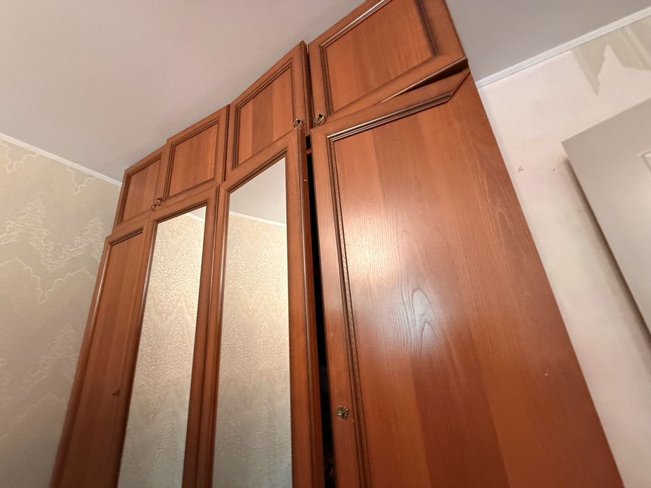 Шкаф деревнный ручной