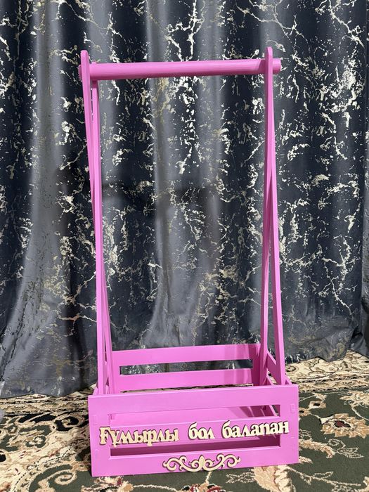 Детская стойка для одежды