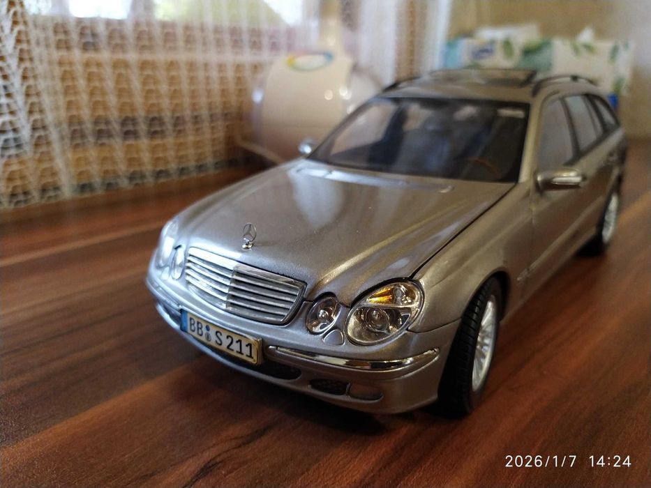 1:18 Метален модел на Mercedes Benz E320 T-Modell S211- Kyosho