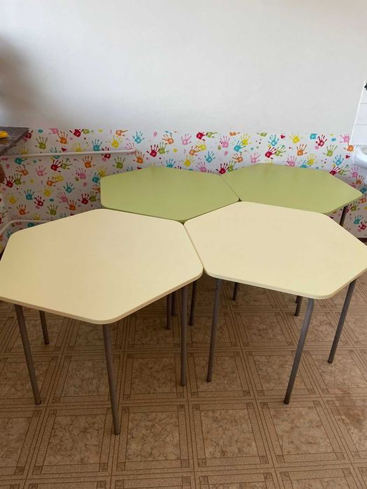 Продавам 4 бр шестоъгълни маси