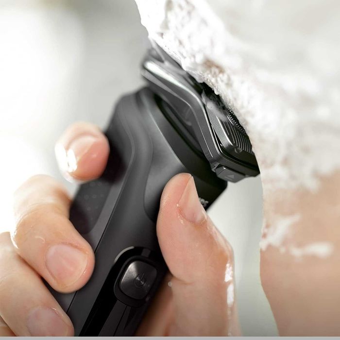 Електрическа самобръсначка Philips Shaver Series 5000 S5579/50 Wet & Dry -  НОВА ЗАПЕЧАТАНА-