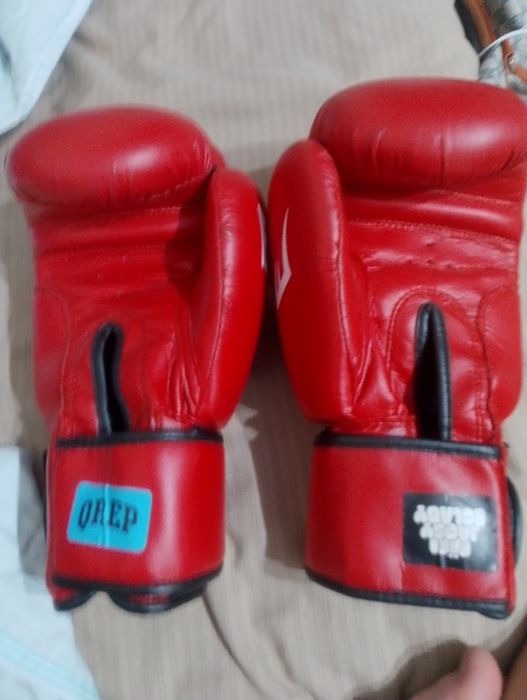 продам перчатки для бокса EVERLAST