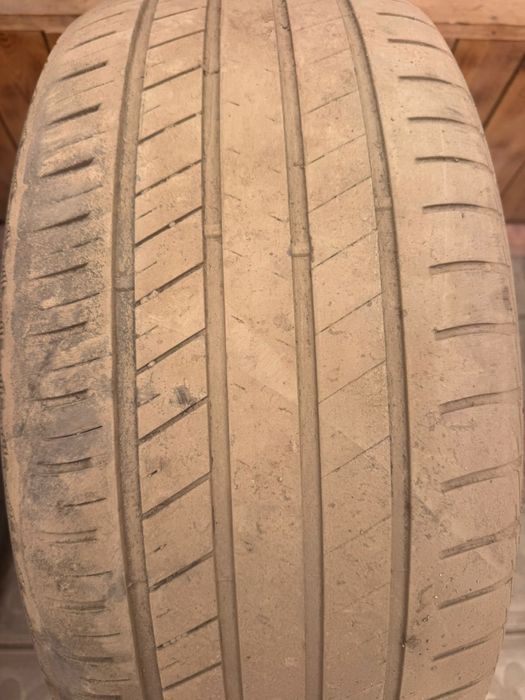 Продам б/у резину R20