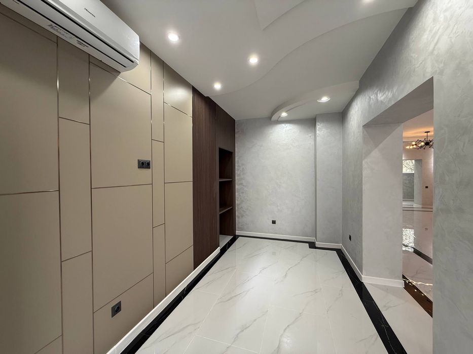 Сдаётся 110м² — первая линия, FLORYA, BON кафе, 2900 Стадион  Старт